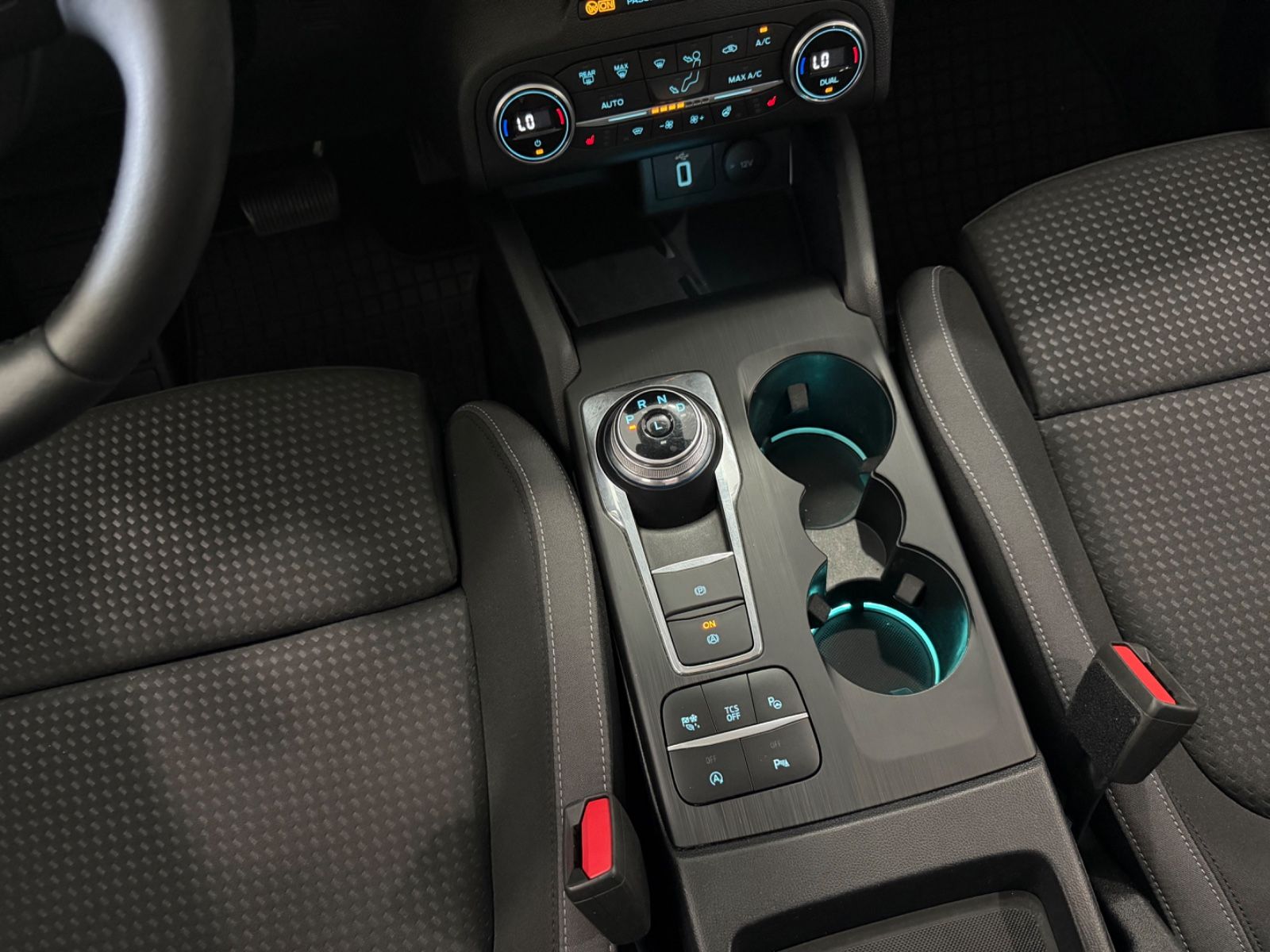 Ford Focus Turnier 2.0 C&C*AUTOMATIK*AHK*KAMERA*ACC*
