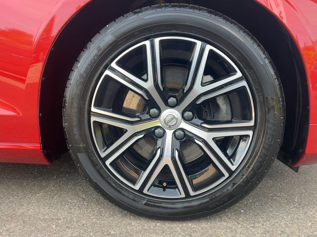 Volvo S60 Plus Dark B4