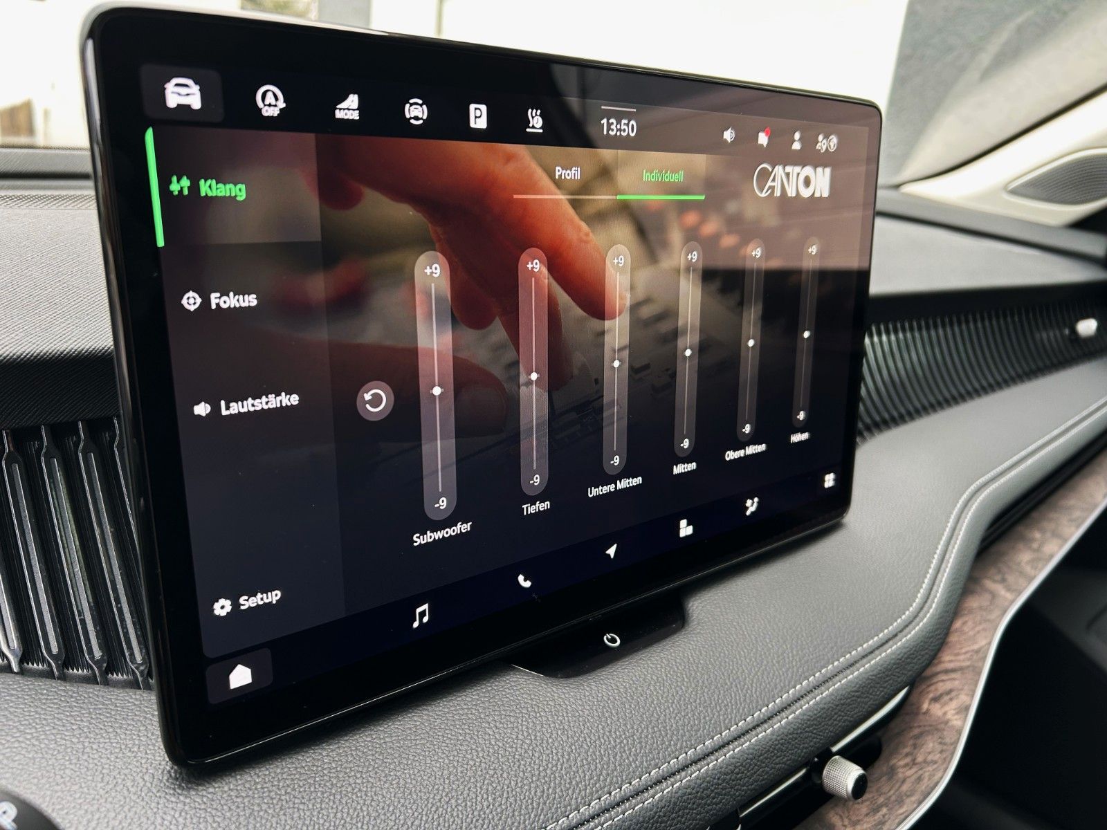 Skoda SUPERB COMBI 4x4 L&K*STHEIZ*VOLL*GARANTIE-2030*