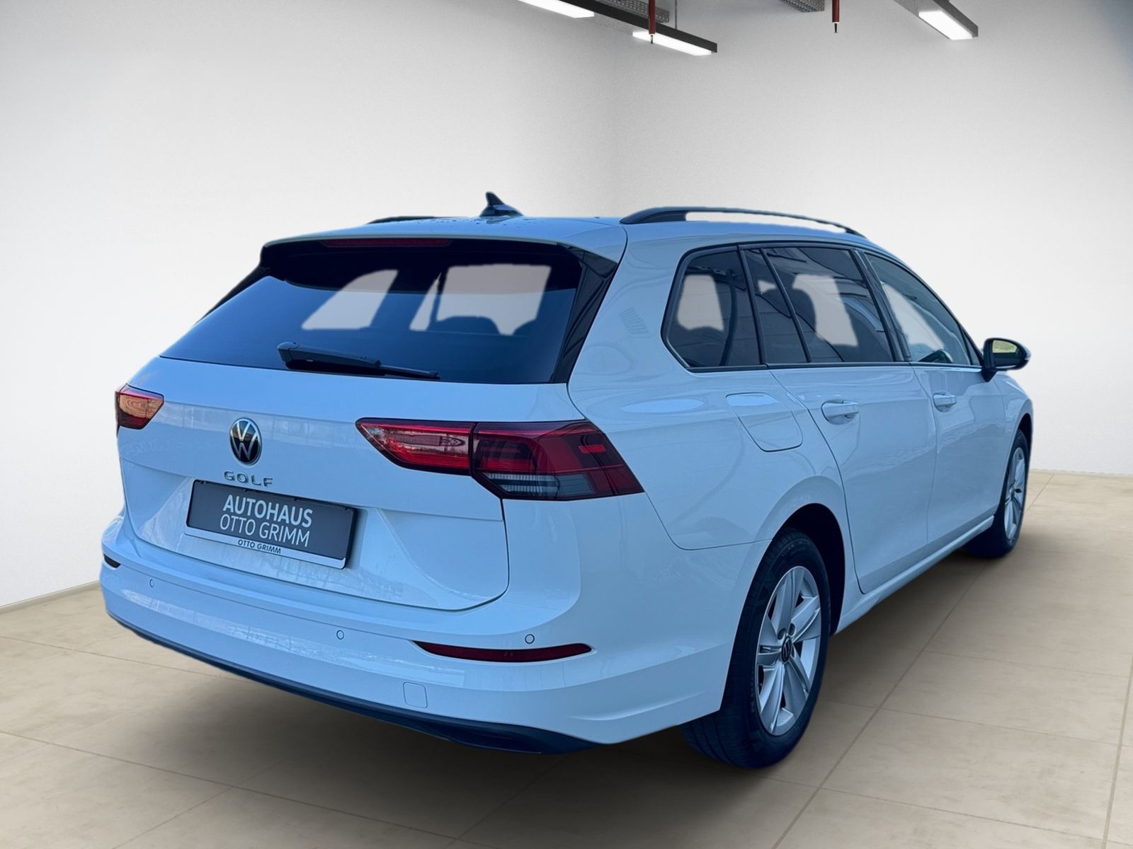 Volkswagen Golf VIII Variant 2.0 TDI - Samsaru's Car Outlet