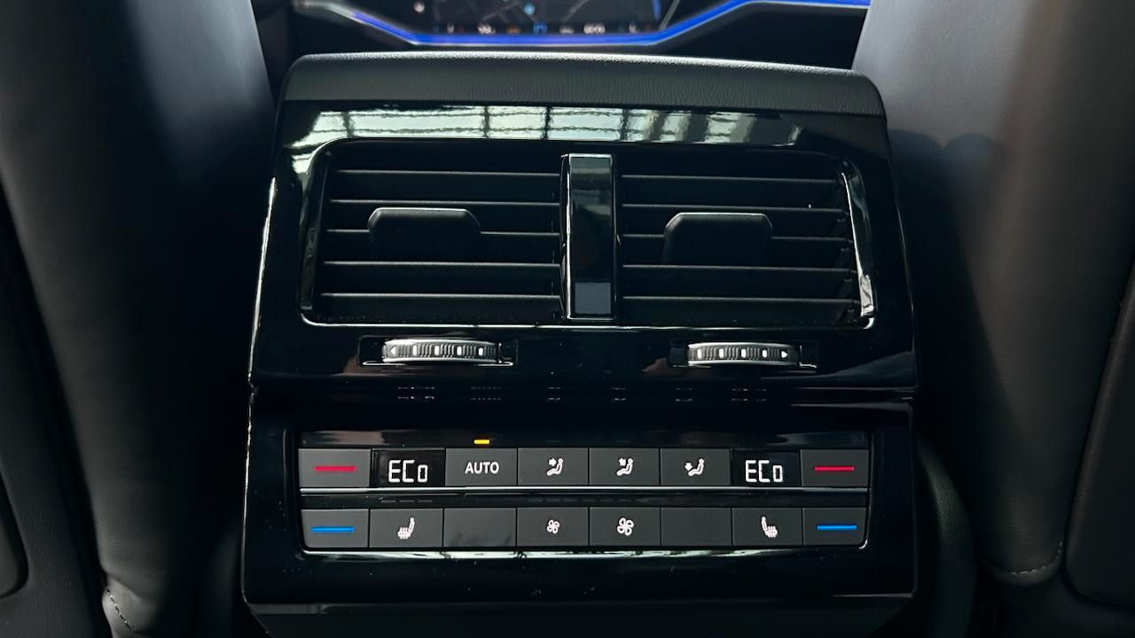 Volkswagen R-LINE FINAL EDITION 4MOTION HUD PANO AHK 360