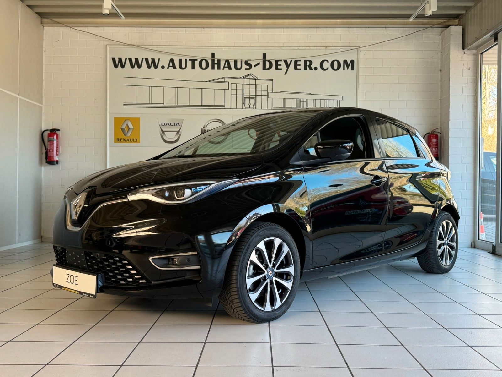 Renault ZOE Zoe Intens - Samsaru's Car Outlet