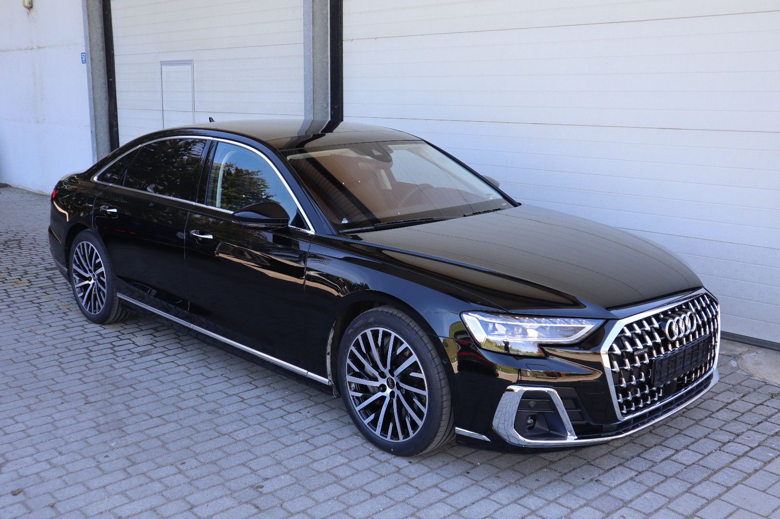 Audi A8L 60 TFSIe lang - Samsaru's Car Outlet