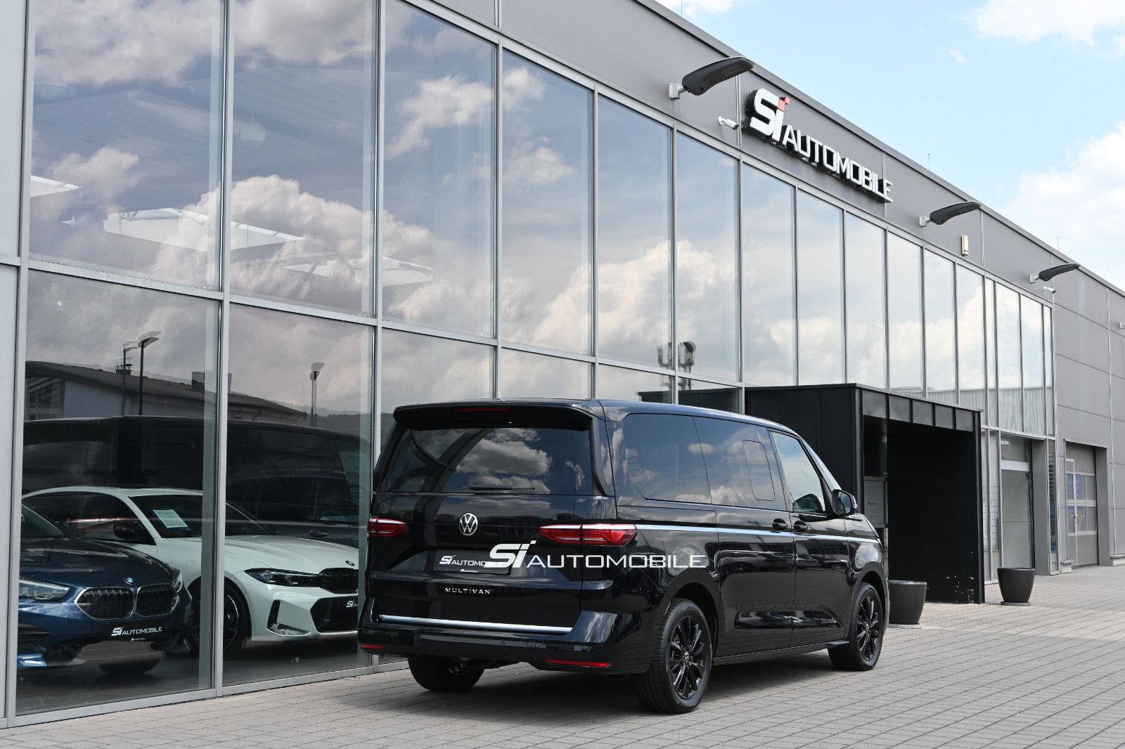 Volkswagen T7 Multivan 2.0 TDI DSG Style - Samsaru's Car Outlet