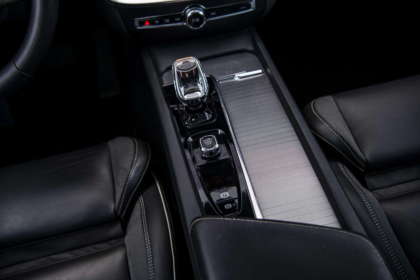 Volvo S60 2.0 B4 Plus Dark | Panoramisch schuif/kantel