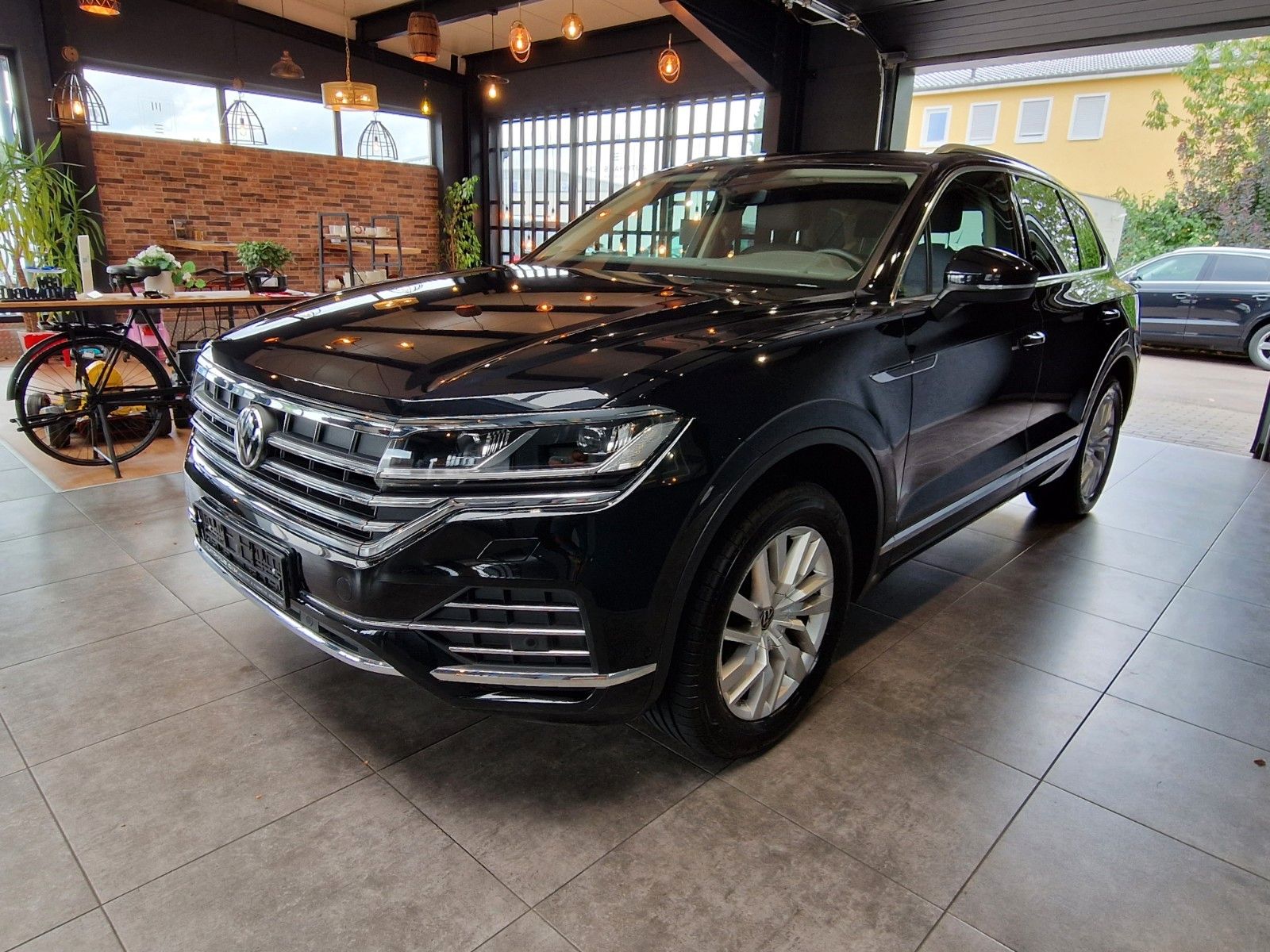 Volkswagen Touareg 3.0TDI Atmosphere 4Motion - Samsaru's Car Outlet