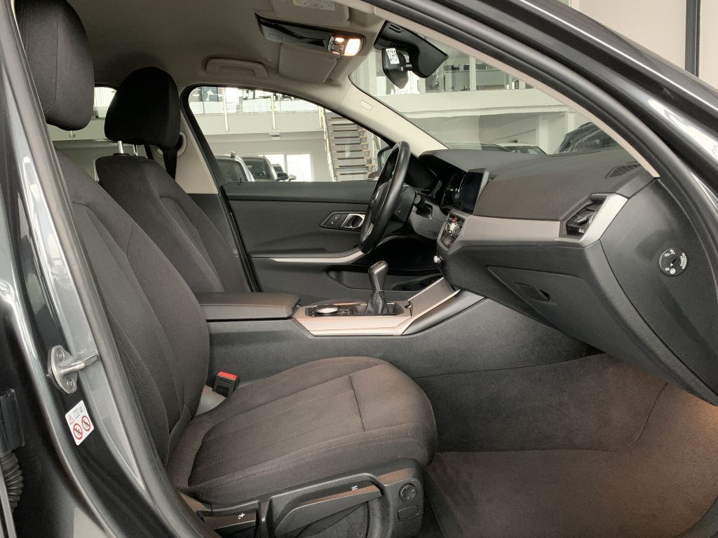 BMW 318d Touring Advantage - Samsaru's Car Outlet