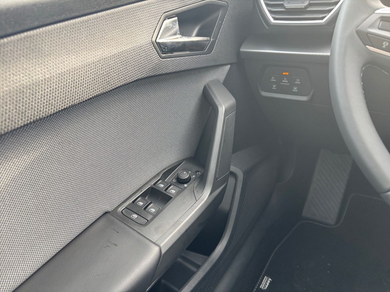 Seat Leon ST 1.5 eTSI DSG Road Edition AHK MATRIX
