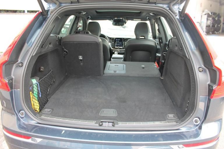 Volvo XC60 T8 Inscription  4C-ACC-StHzg-Massage-AHK