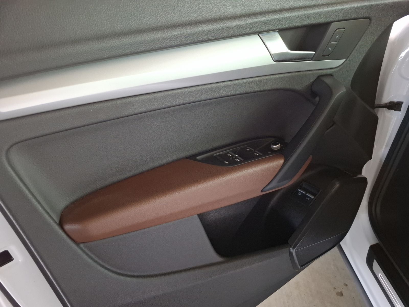 Audi Q5 TFSI e 50 e quattro S tronic - Samsaru's Car Outlet