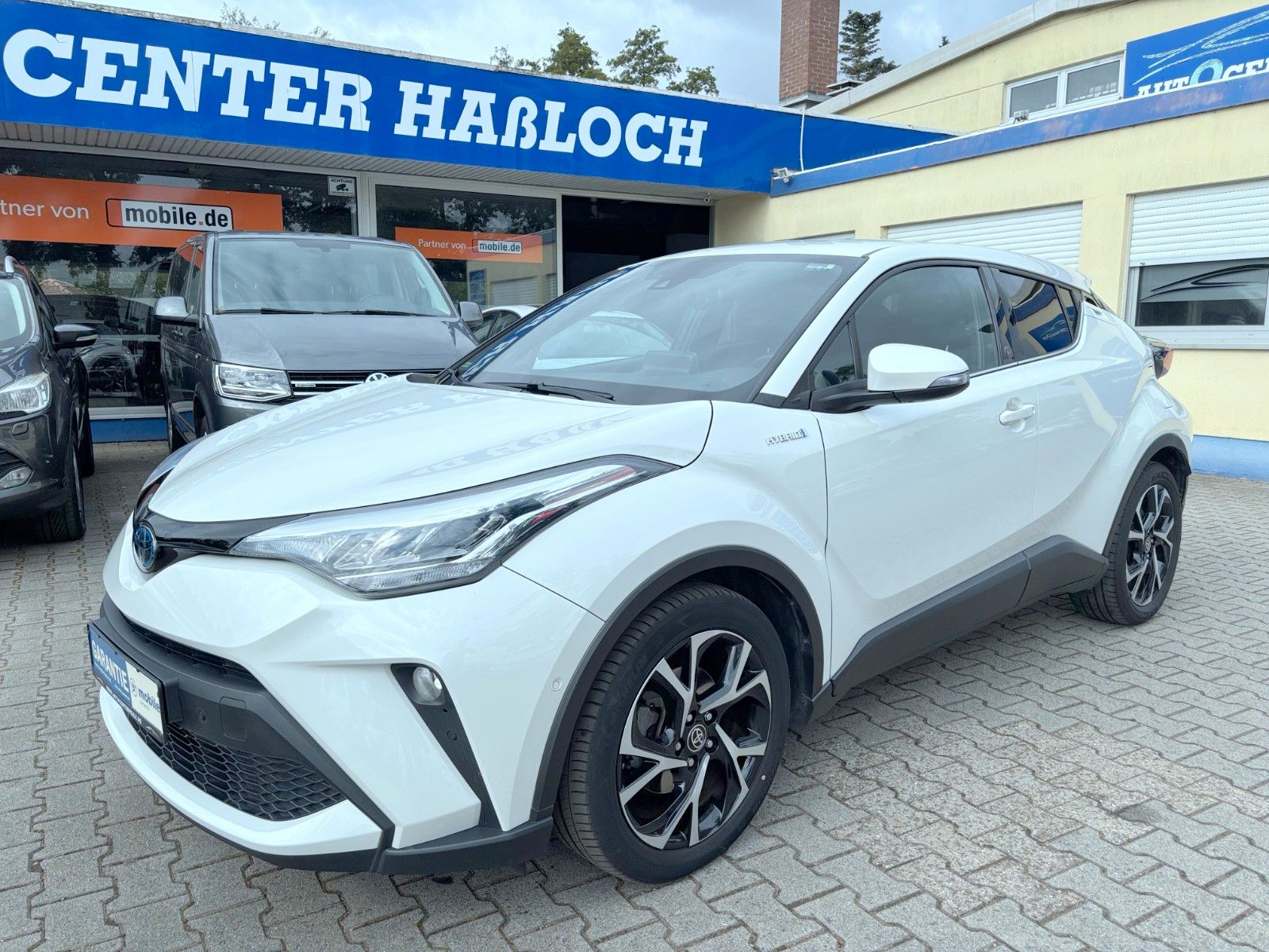 Toyota C-HR Hybrid - Samsaru's Car Outlet
