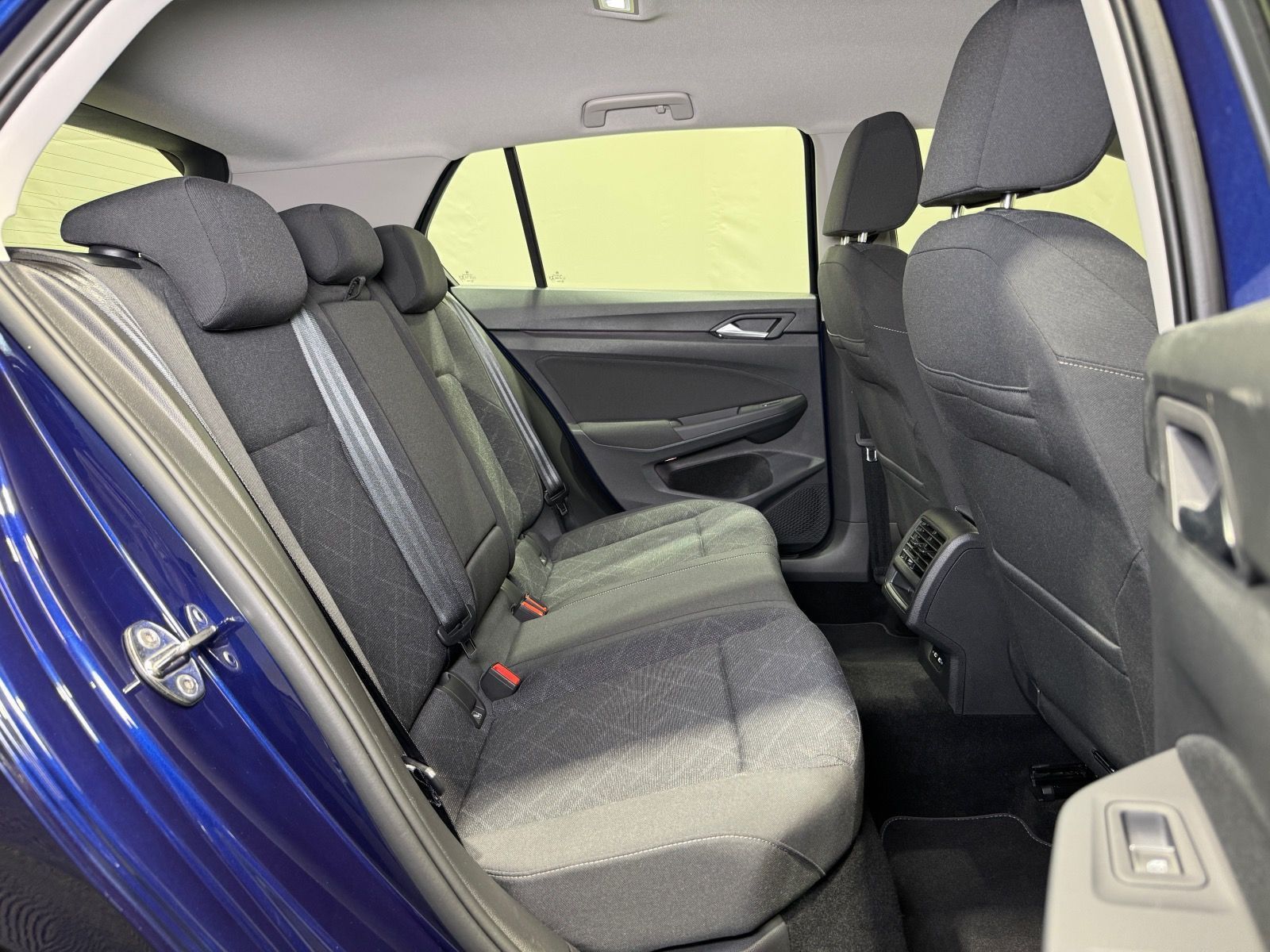 Volkswagen Golf Life 1.0 TSI - Samsaru's Car Outlet