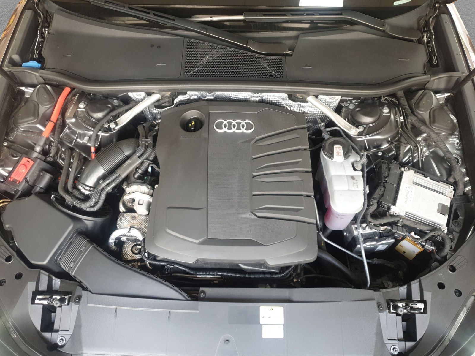 Audi A6 Avant 40 TDI quattro S line - Samsaru's Car Outlet