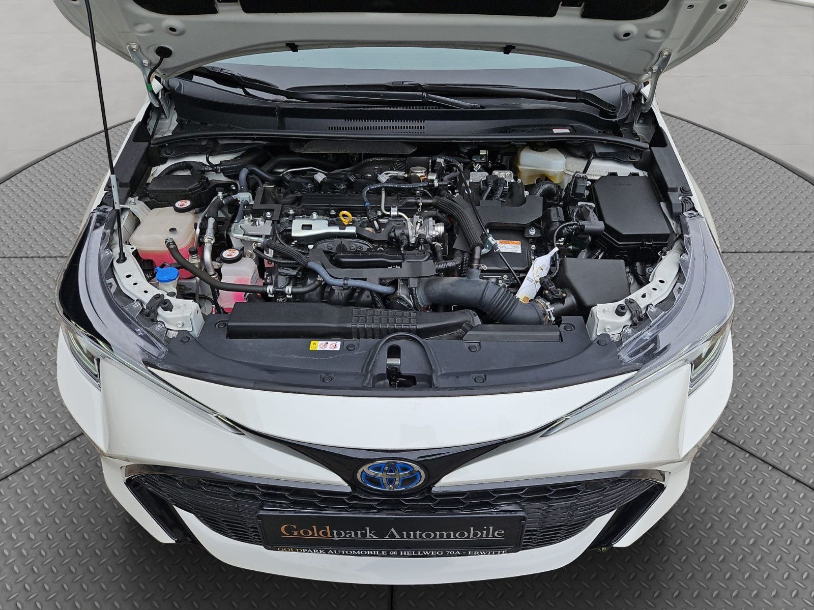 Toyota Corolla 2.0 Limousine Hybrid - Samsaru's Car Outlet