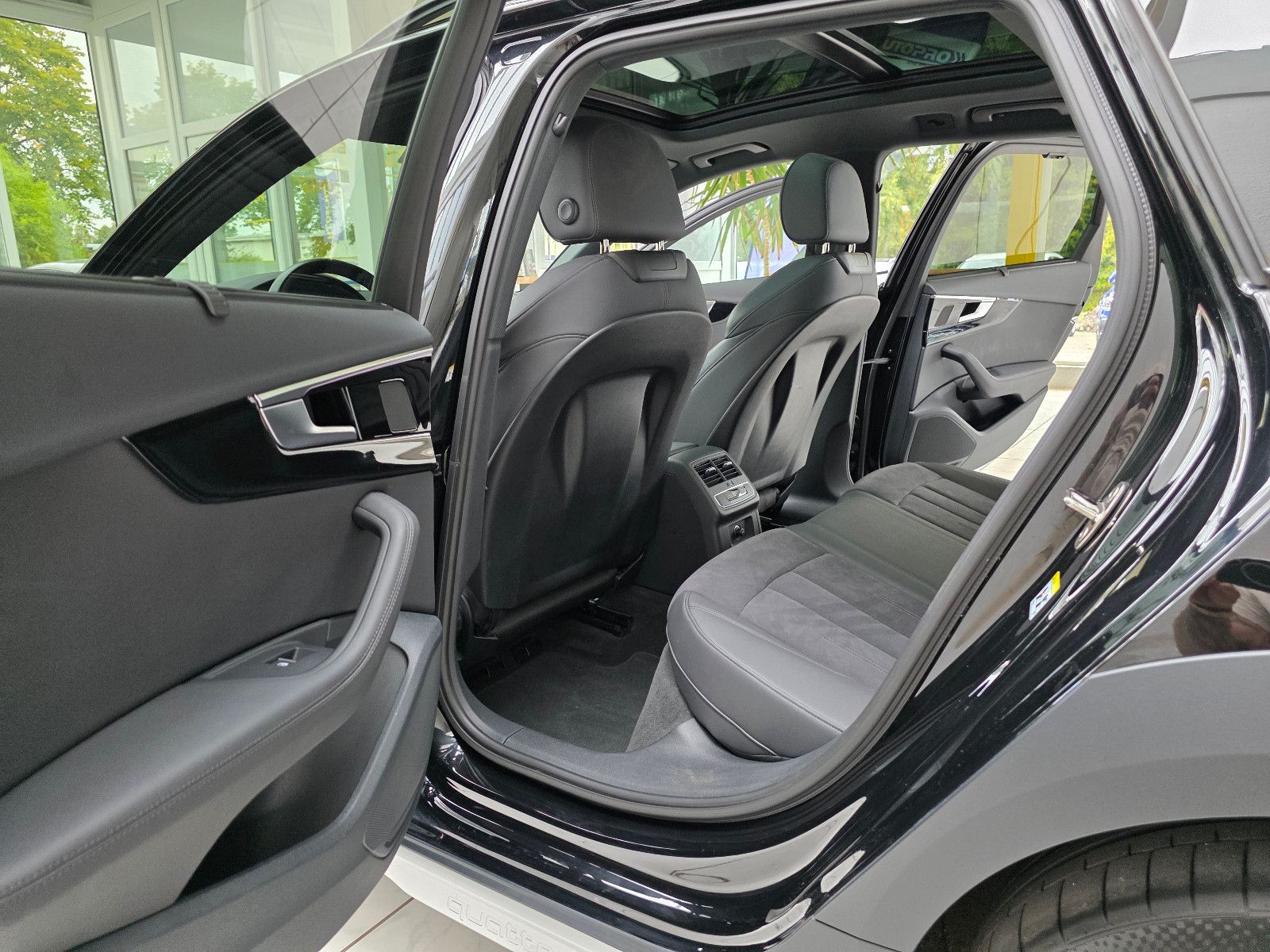 Audi A4 Allroad quattro 40 TDI OptikSchwarz Panorama