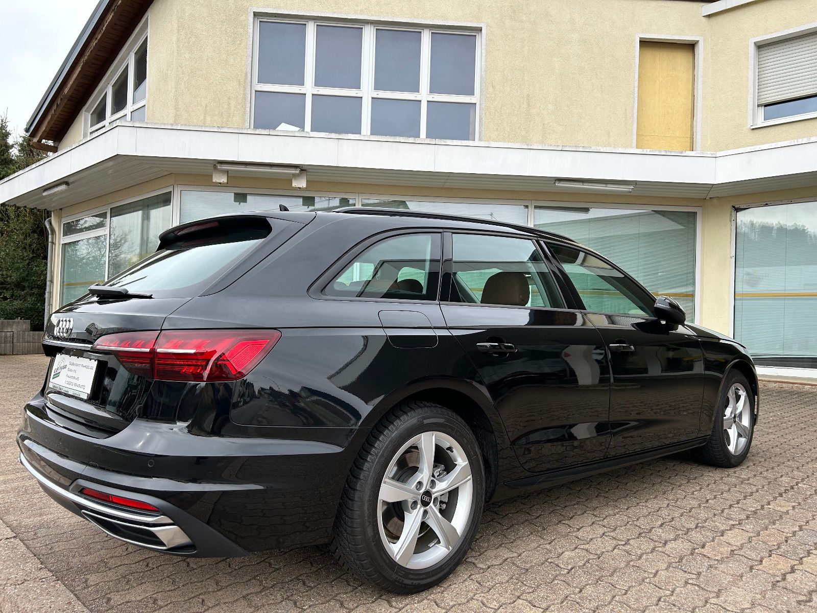 Audi A4 Avant 35 TDI Aut - Samsaru's Car Outlet