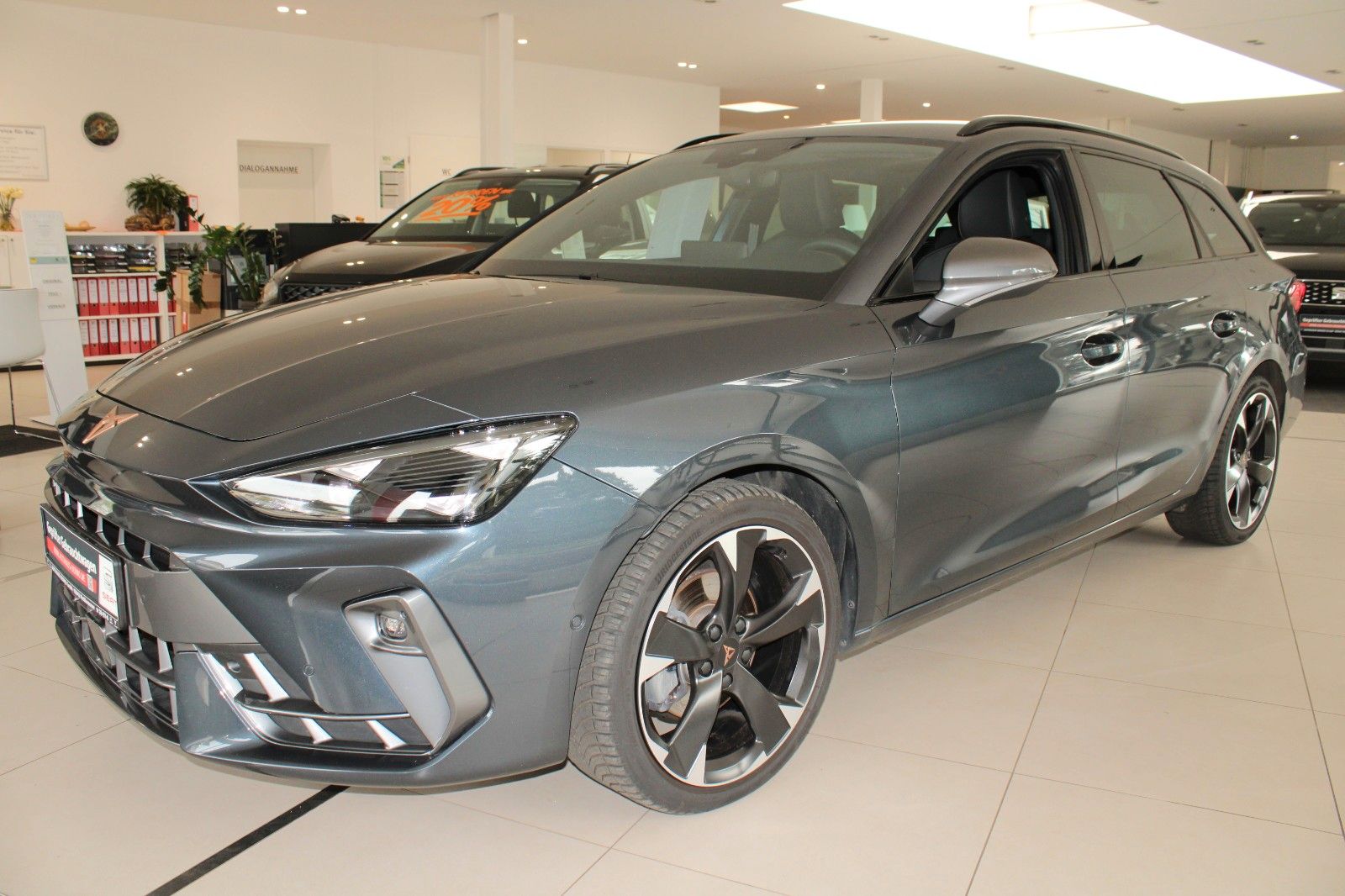 Cupra Leon Sportstourer DSG - Samsaru's Car Outlet