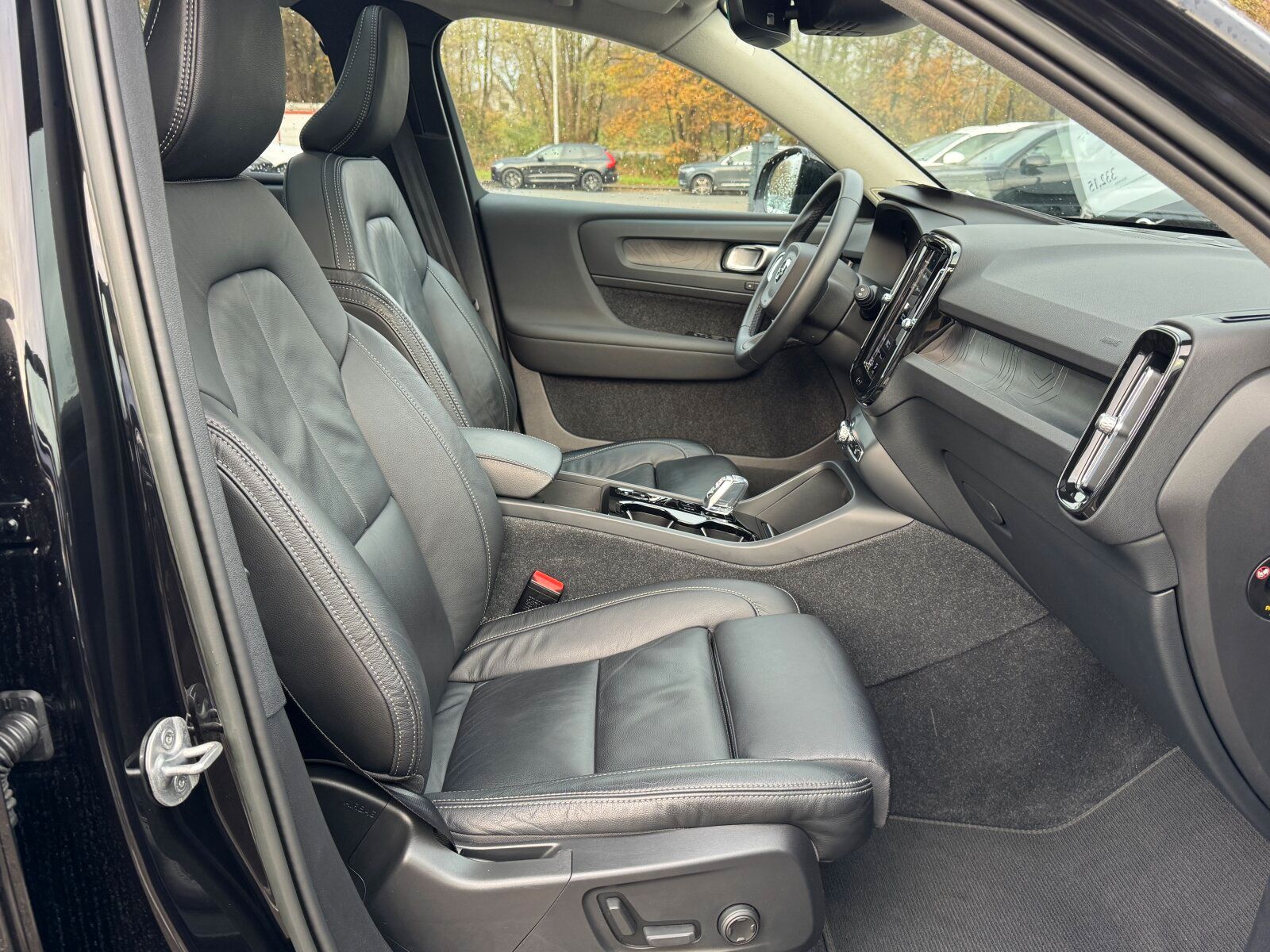 Volvo XC40 T5 Ultimate Dark AHK|PANO|