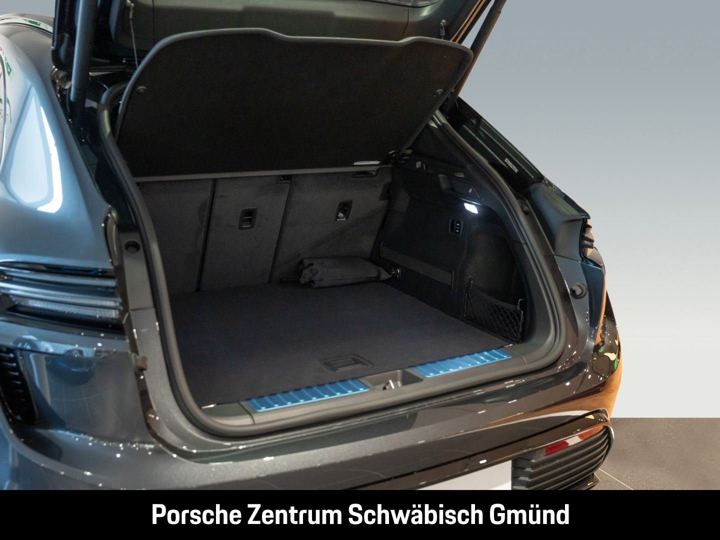 Porsche Macan Turbo BOSE Luftfederung Panoramadach LED