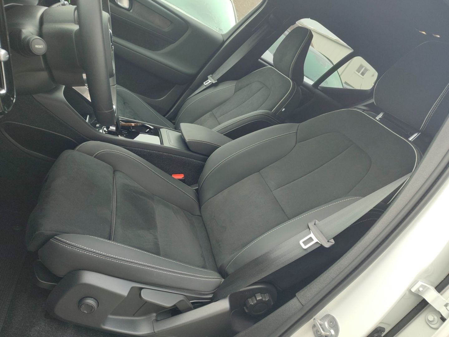 Volvo XC40 Pure Electric StHZG AHK Navi RFK Klimaaut S