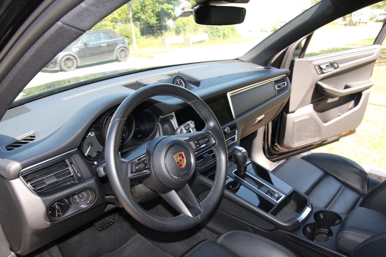 Porsche Macan - Samsaru's Car Outlet