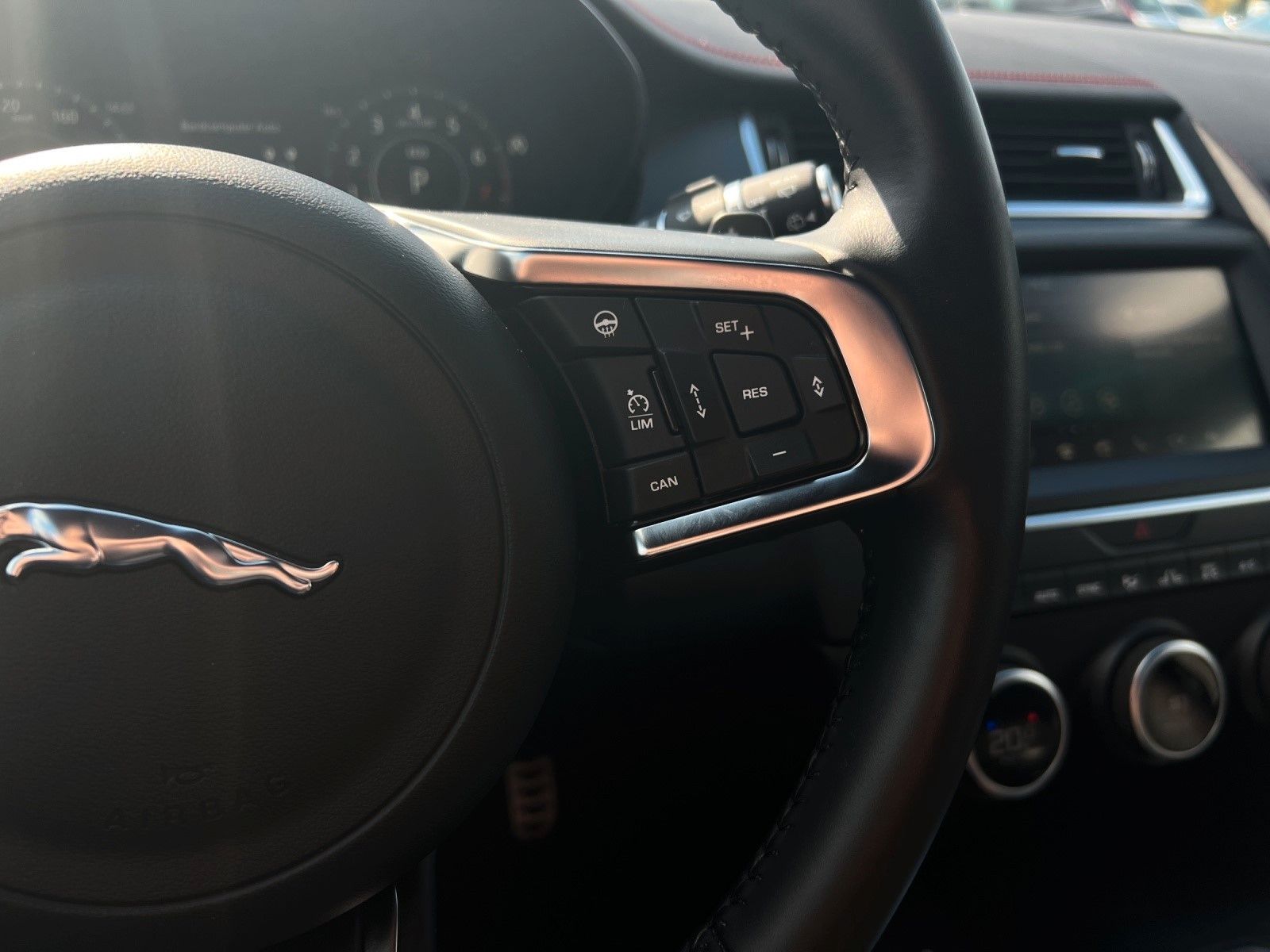 Jaguar E-Pace P250 CHEQUERED FLAG 4WD Autom.