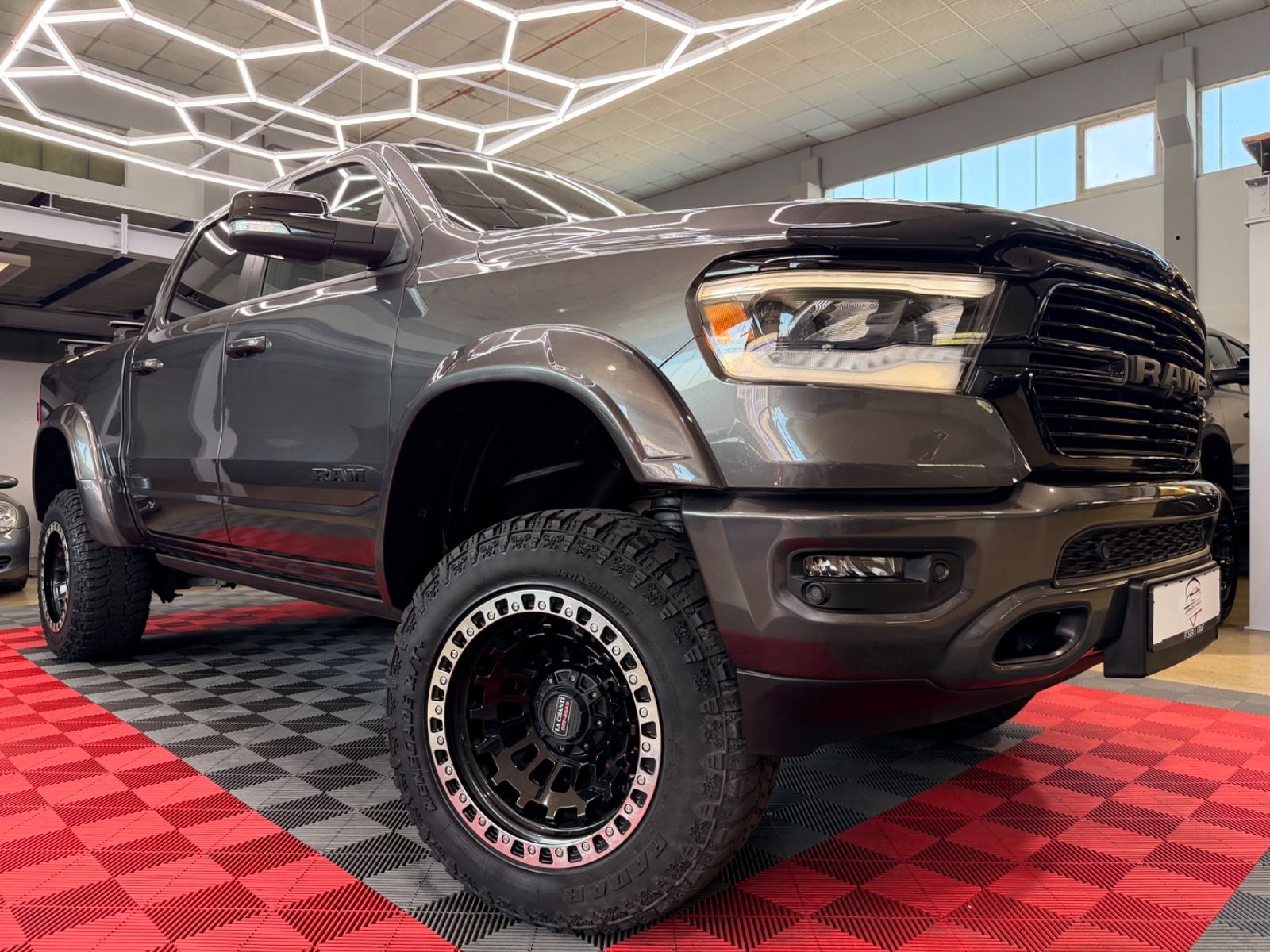 Dodge RAM 1500 5.7 4X4 LARAMIE PANO LPG MonsterTruck