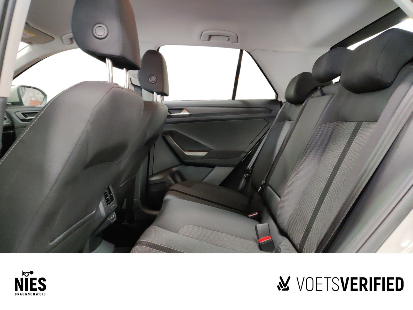 Volkswagen T-Roc Life 1.0 TSI - Samsaru's Car Outlet