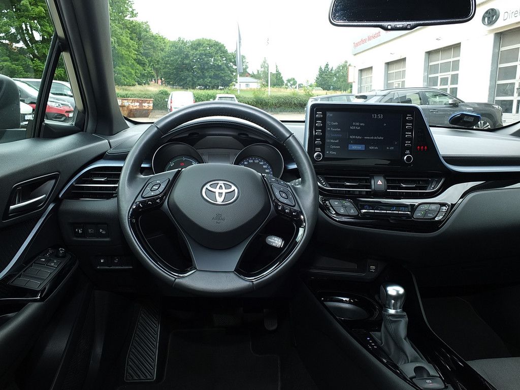 Toyota C-HR 2.0 Hybrid Team - Samsaru's Car Outlet