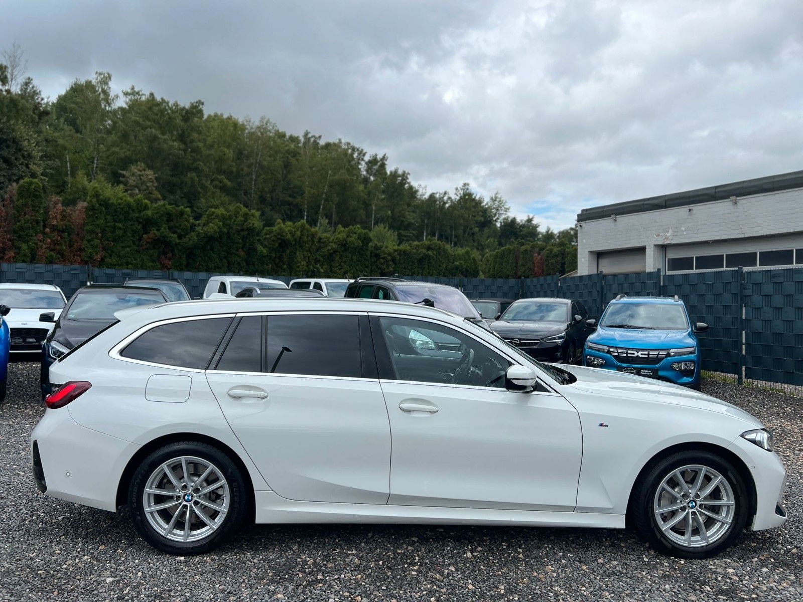 BMW 330i xDRIVE M SPORT - Samsaru's Car Outlet