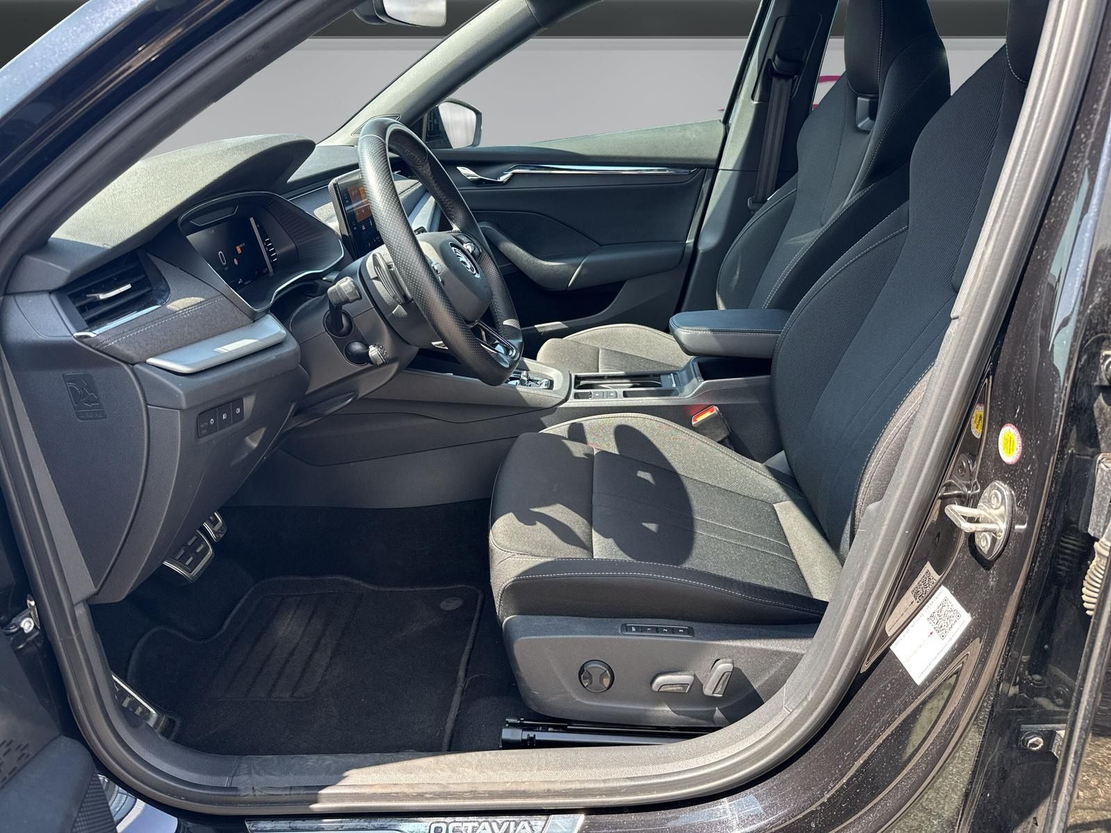 Skoda Octavia First Edition KEYLESS LED ACC LENKHZ PDC