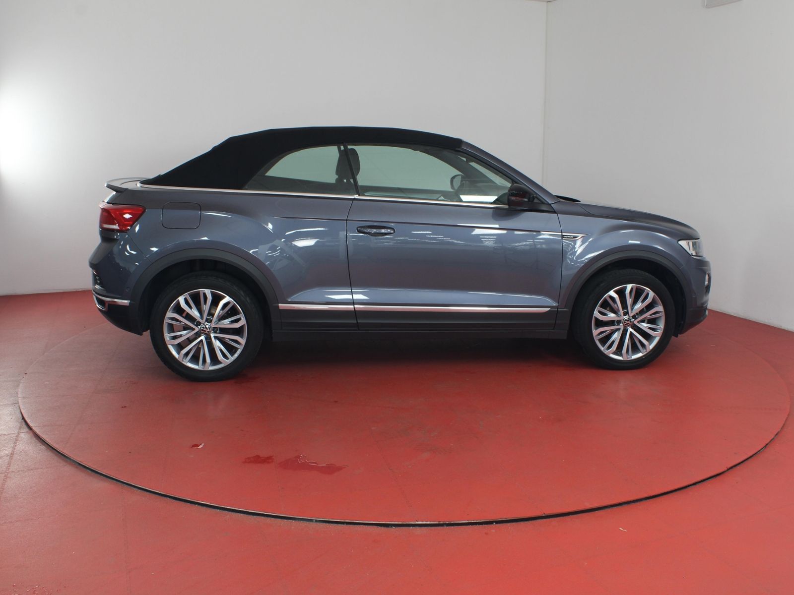 Volkswagen T-Roc 1.0 TSI - Samsaru's Car Outlet