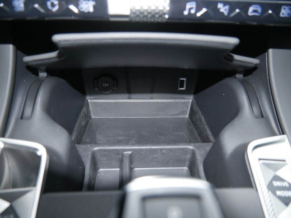 DS Automobiles DS 7 Crossback E-Tense Rivoli 4x4 AKTIVSITZE LED