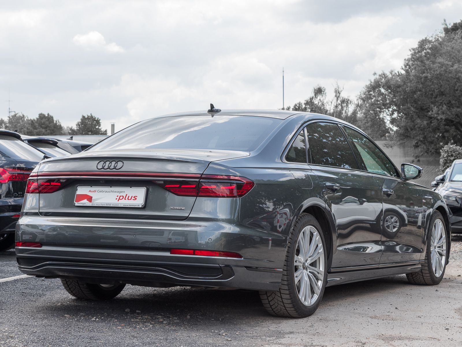 Audi A8 lang 60 TFSIe Q 2x S LINE - Samsaru's Car Outlet