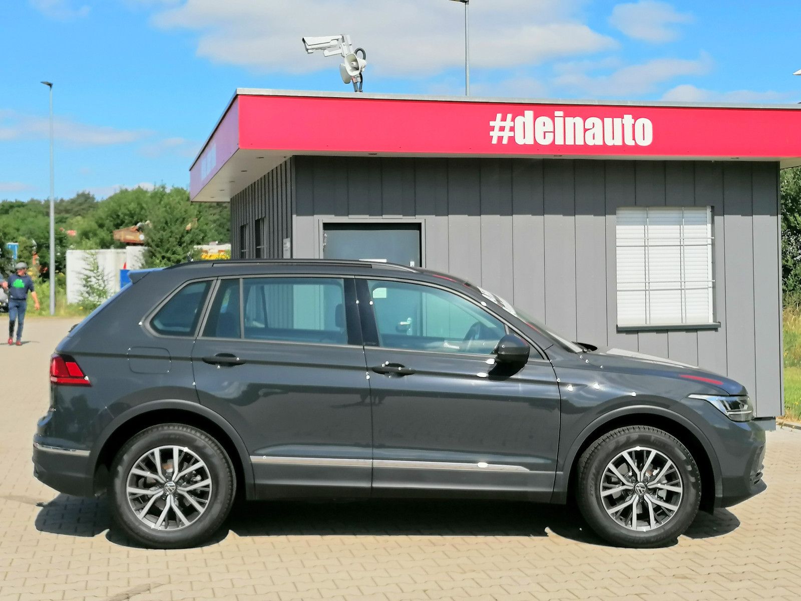 Volkswagen Tiguan 1.5 TSI Life DSG - Samsaru's Car Outlet