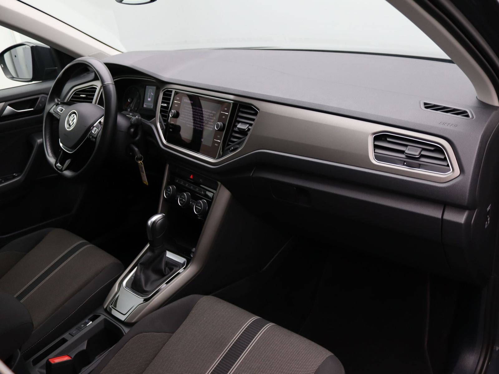 Volkswagen T-Roc Style 2.0 TDI DSG - Samsaru's Car Outlet
