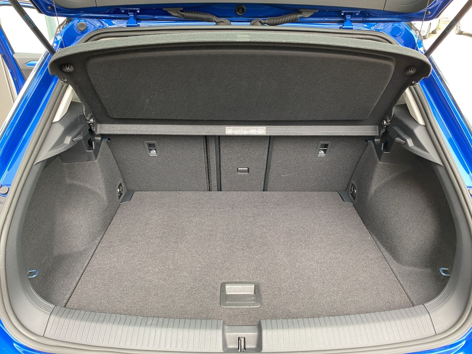 Volkswagen T-Roc 2.0 TDI Style - Samsaru's Car Outlet