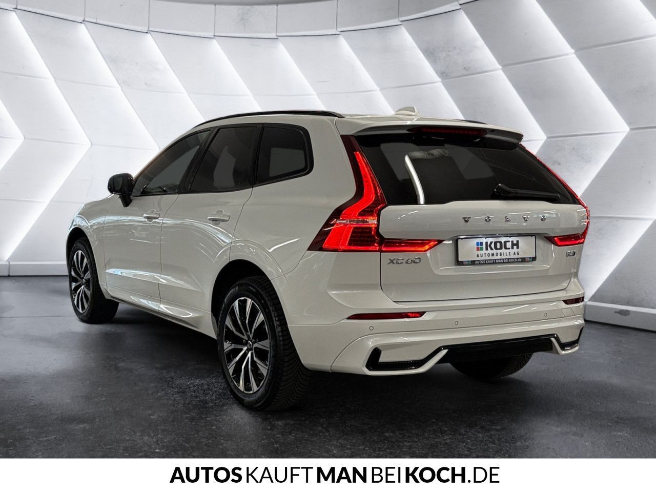 Volvo XC60 B5 AWD PlusDark ACC BLIS AHK VLED 4xSHz H&K