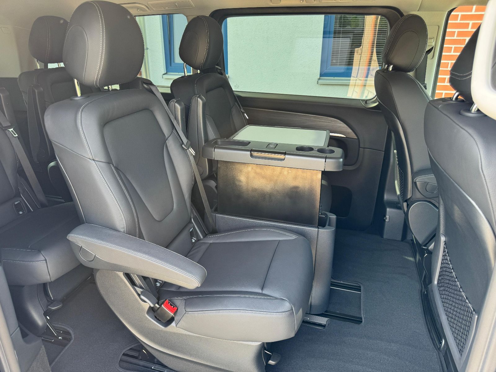 Mercedes-Benz V 300d AVANGARDE AMG - Samsaru's Car Outlet