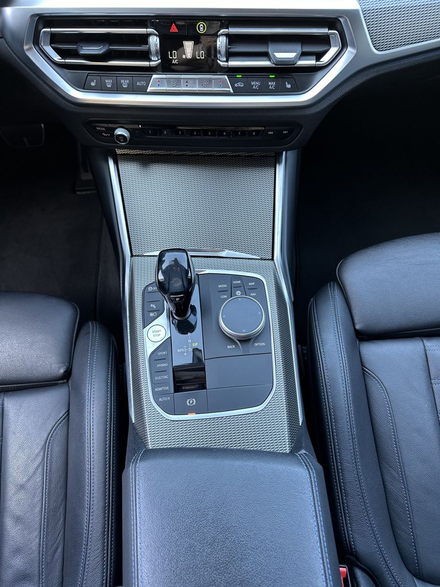 BMW 330e Touring M-Sport - Samsaru's Car Outlet