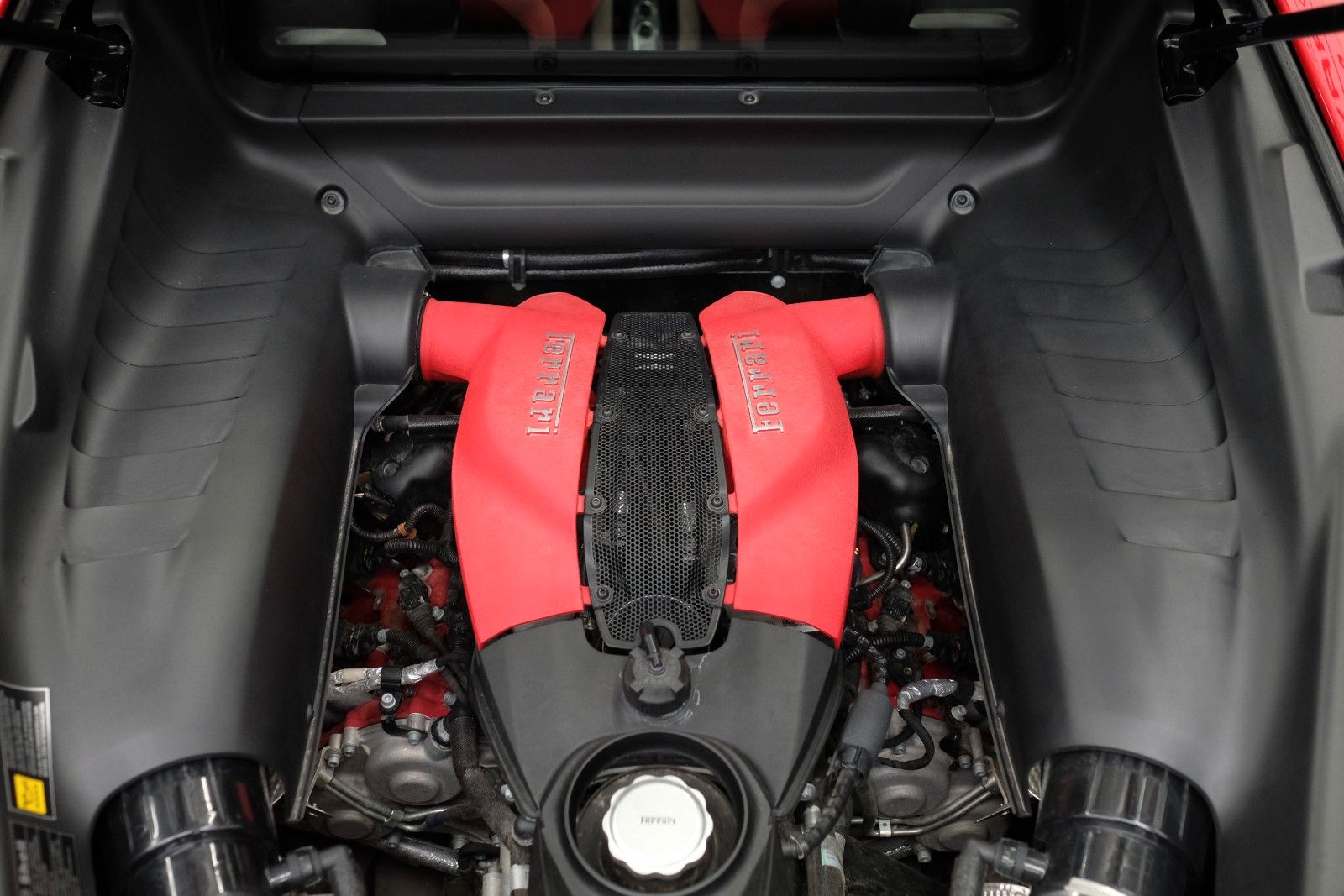 Ferrari F8 Tributo/LIFT/CAMERA/PDC/FULL ELECTRIC SEATS