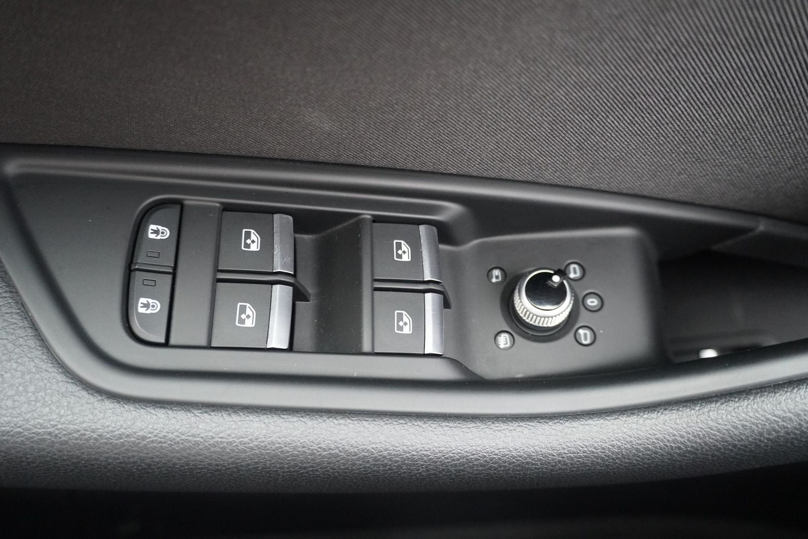 Audi A4 35 2.0 TFSI Avant - Samsaru's Car Outlet