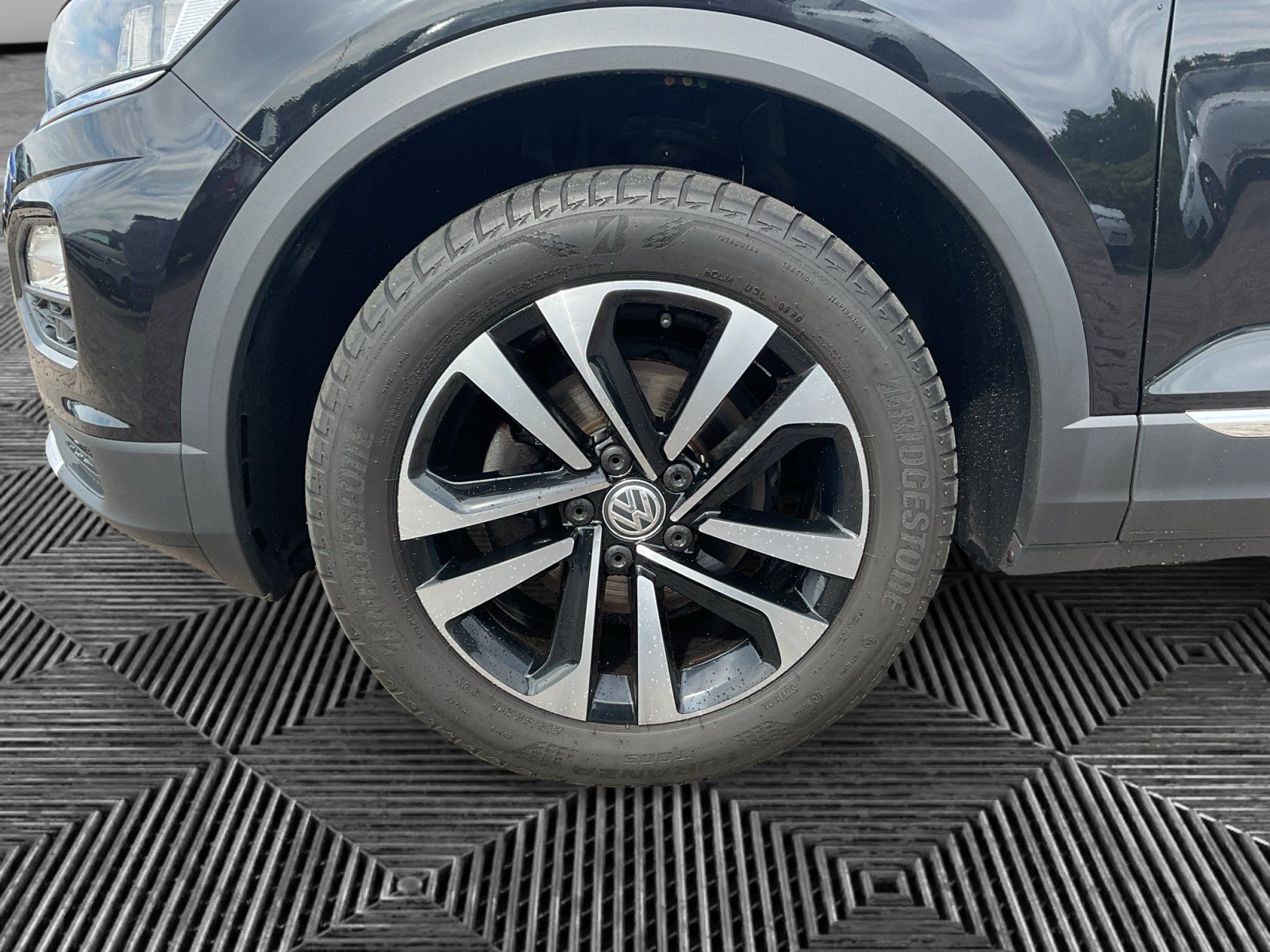 Volkswagen T-Roc 1.5 TSI United - Samsaru's Car Outlet