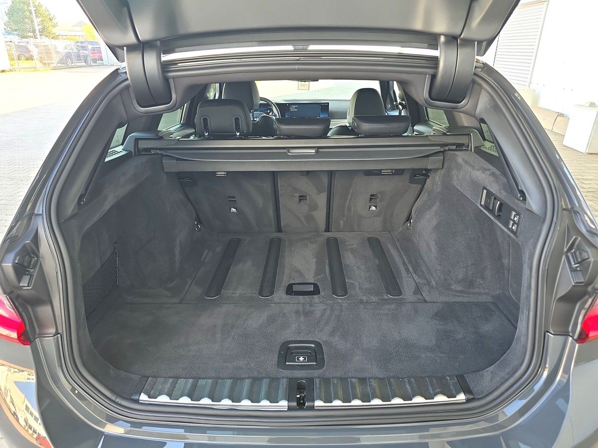 BMW 320 d xDr. Tour. M Sport+ACC+LED+STANDH.+HARMANN