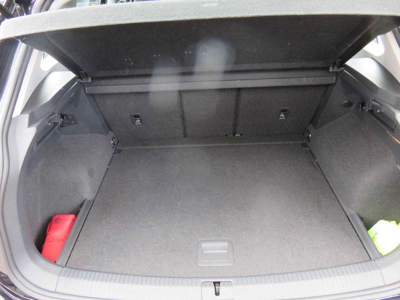 Volkswagen Tiguan 2.0 TDI DSG Life - Samsaru's Car Outlet