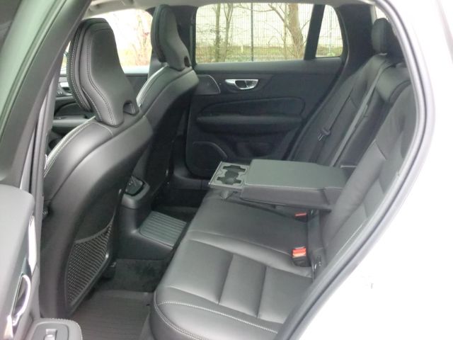 Volvo V60 T6 AWD Ultra Dark*Business-Paket*360Grad*B+W