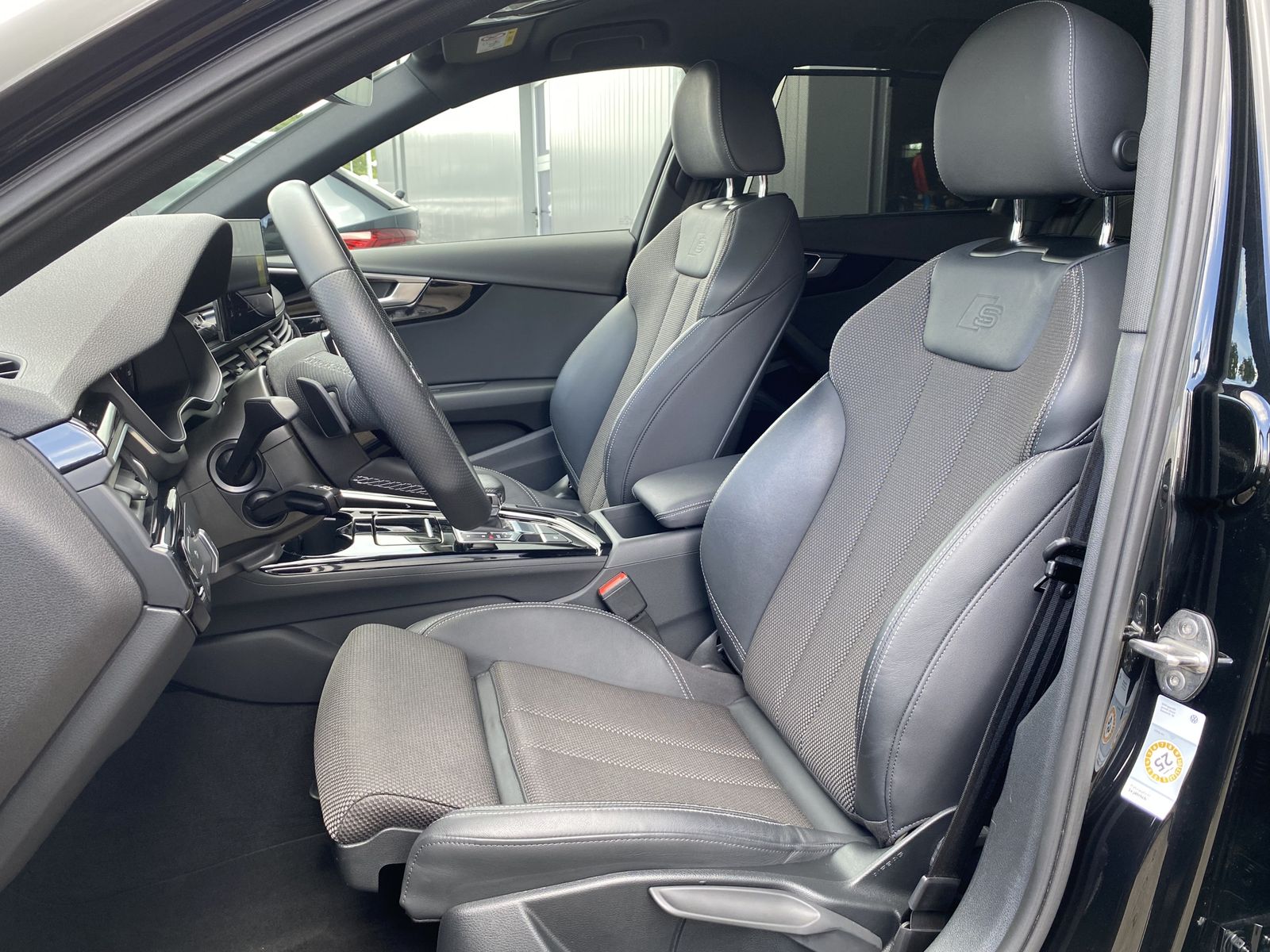 Audi A4 Avant 40 TFSI S-Line - Samsaru's Car Outlet