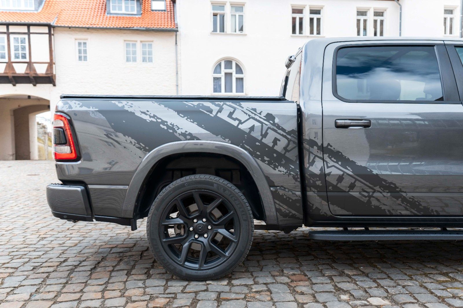 Dodge RAM 5,7L Laramie CC 4X4 360° LED CARPLAY LPG AHK