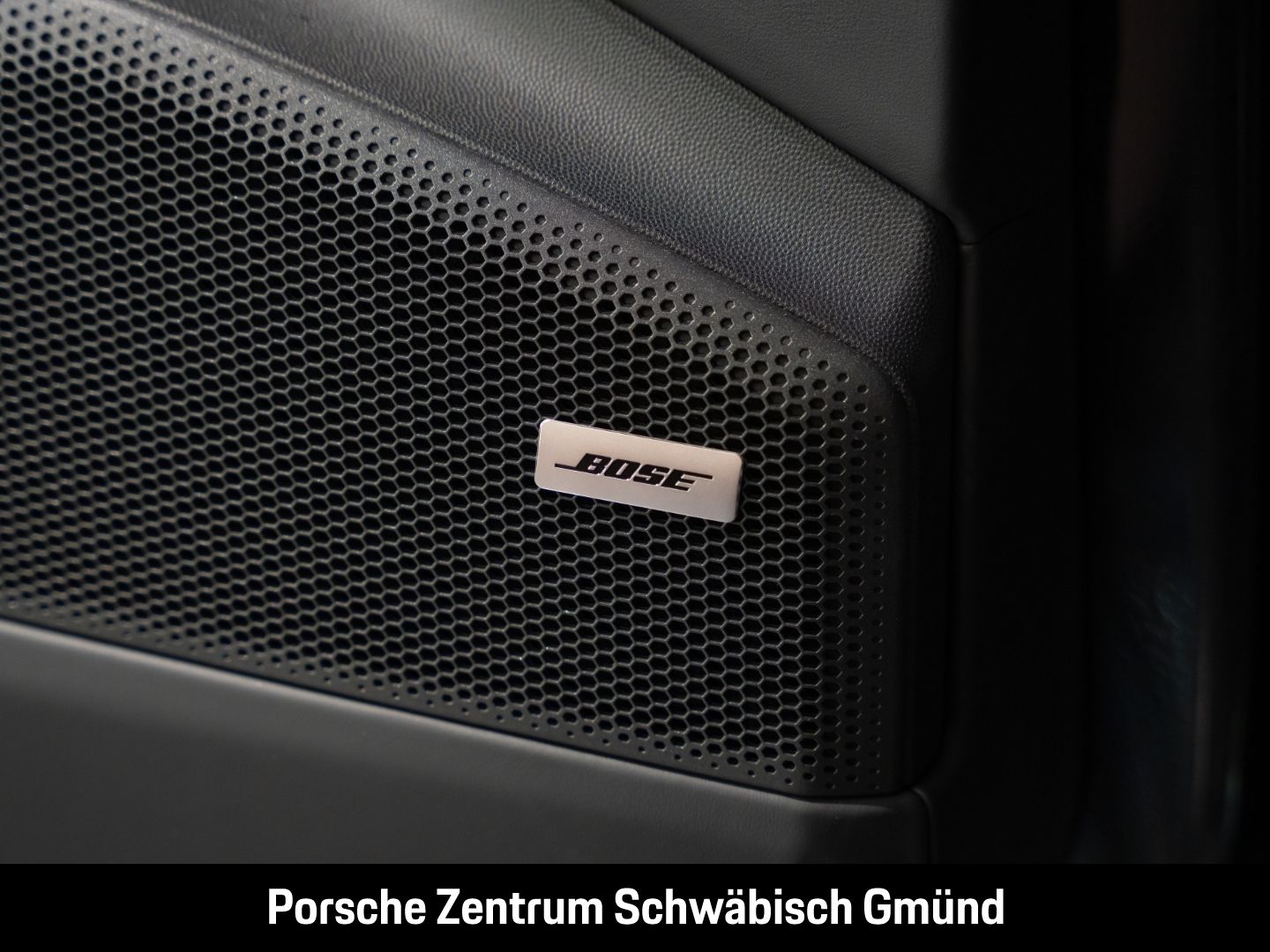 Porsche Macan Turbo BOSE Luftfederung Panoramadach LED