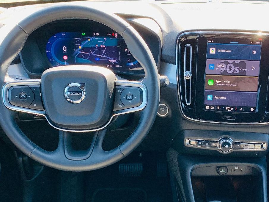 Volvo XC40 B3 Aut. Plus Dark - Samsaru's Car Outlet